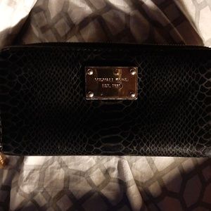 Michael kors wallet